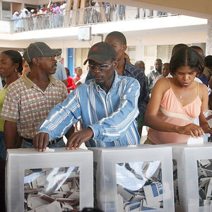 rsz_haitians_voting_in_the_2006_elections