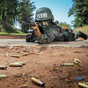 Exército brasileiro começa a treinar mulheres para o front